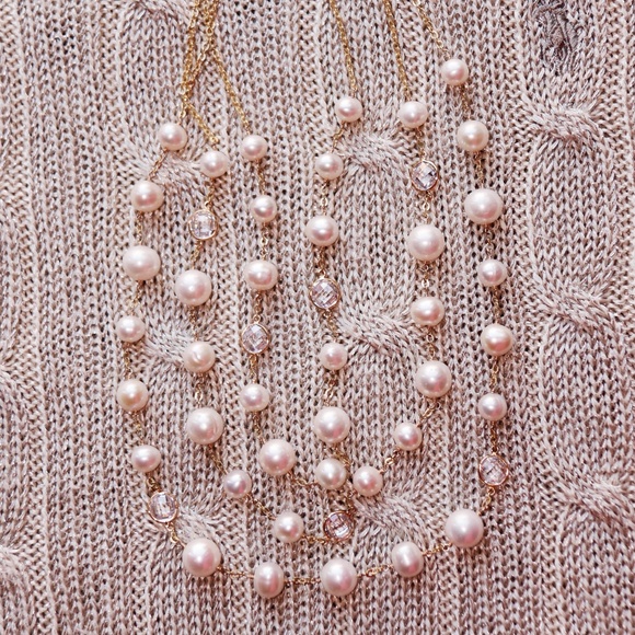 White pearl necklace with gold chain and clasp - Picture 2 of 7